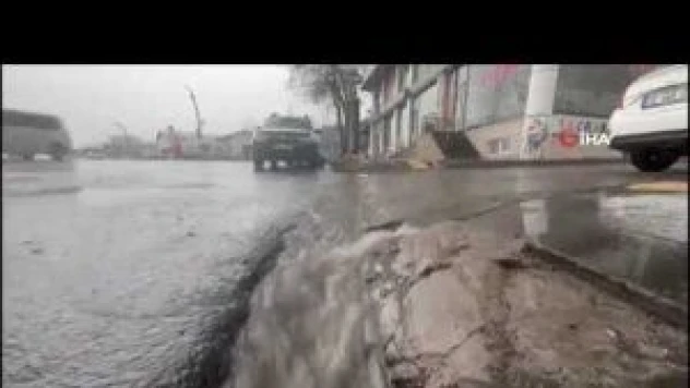 Bingöl'de sağanak yağış etkili oldu