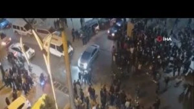 Hakkari'de Beşiktaşlılar sokaklara döküldü