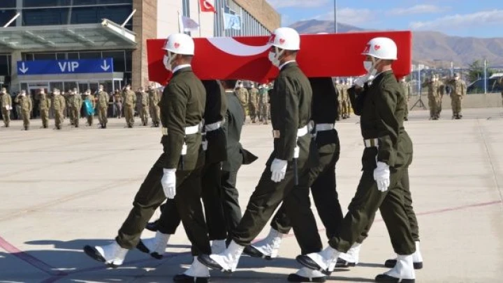 Cumhurbaşkanı Yardımcısı Oktay'dan şehit Piyade Uzman Çavuş Eser için taziye mesajı