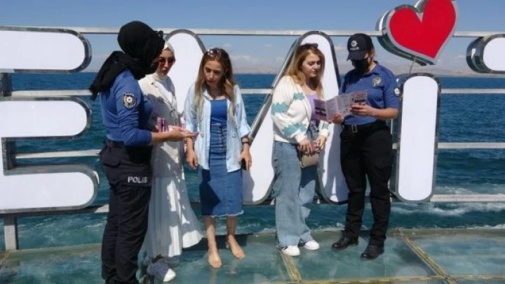 Van polisinden KADES tanıtımı