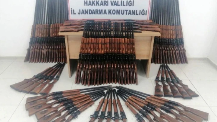 Hakkari'de çuval çuval tüfek ele geçirildi!