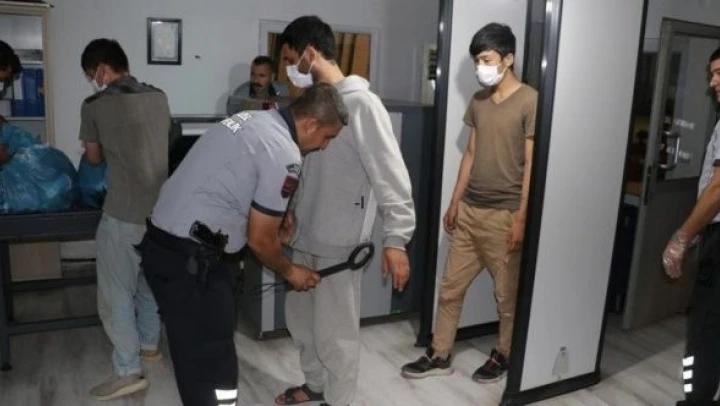 483 Afgan düzensiz göçmen ülkelerine gönderildi