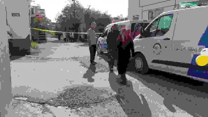 27 yaşındaki genç evinde bıçaklanmış şekilde ölü bulundu