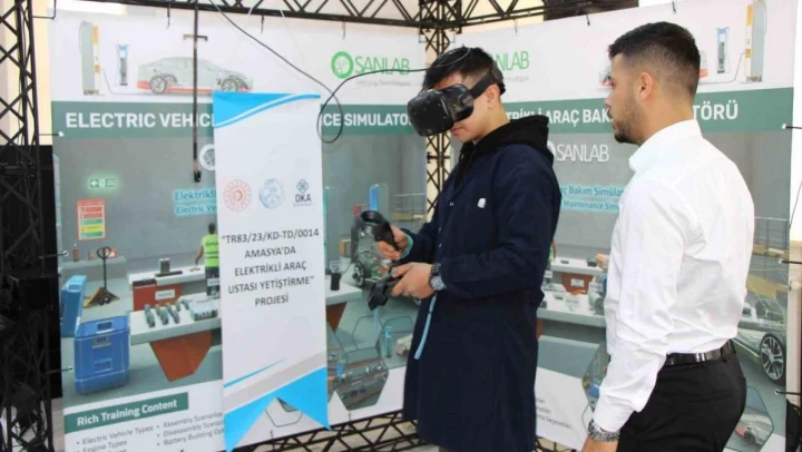 Amasya'da meslek liselilere simülatörlü elektrikli araç bakım eğitimi
