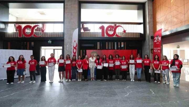 Atatürk'ü ve Cumhuriyeti resmettiler