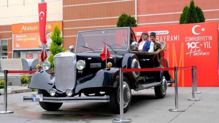 Atatürk'ün tören aracı olarak kullandığı otomobilin replikası Kastamonulularla buluştu
