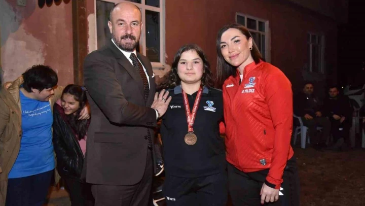 Başkan Togar'dan Türkiye üçüncüsü sporcuya tebrik