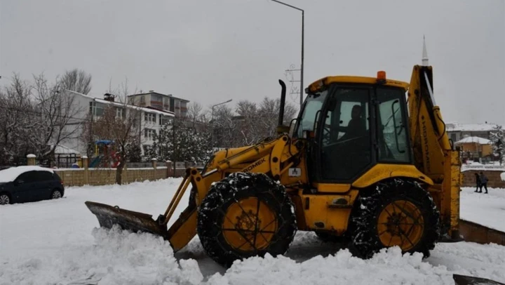 Bulanık'ta kar temizleme çalışması