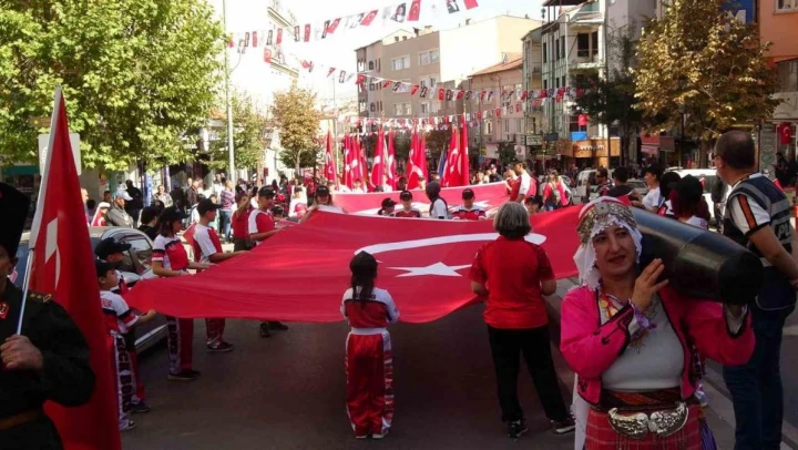 Burdur'da Cumhuriyet'in 100. yılında coşkulu 'Türkiye Yüzyılı' yürüyüşü