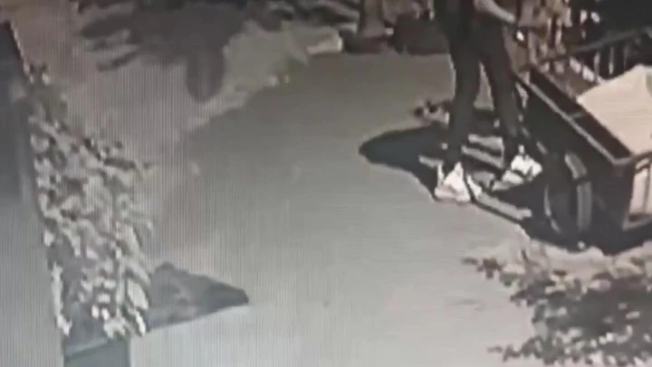 Gözüne kestirdiği motosiklet römorkunu çaldı