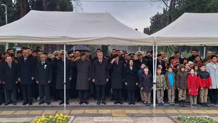 İstiklal Marşı'nın kabulünün 103'üncü yıl dönümünde Mehmet Akif Ersoy anıldı