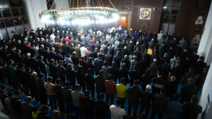 Muş'ta ilk teravih namazı kılındı