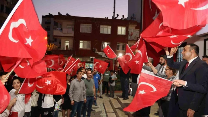 Toroslar'da gençler Cumhuriyet Bayramını coşkuyla kutladı