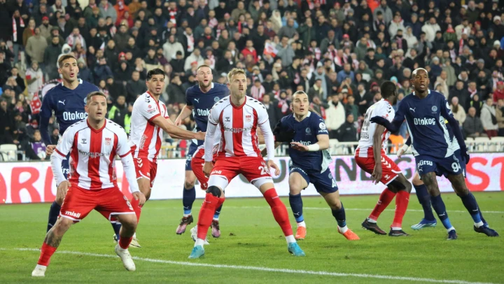 Trendyol Süper Lig: Sivasspor: 1-Fenerbahçe:3