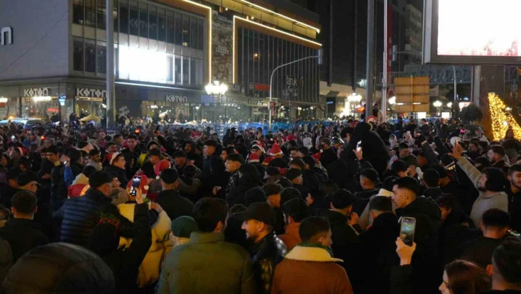 Başkent Ankara'da yeni yıl heyecanı sokaklara taştı
