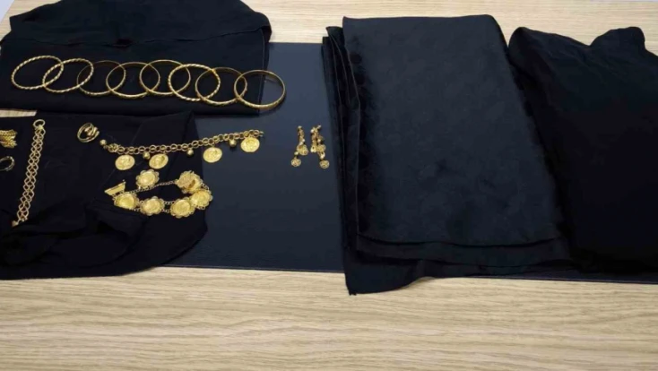 Ameliyatlık çocuğunun altınlarını çalan yankesiciler yakalandı