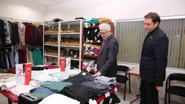 'Kızılay Butik' ESOGÜ'lü öğrencilerin hizmetine açıldı