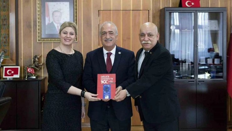 'Sağlıkta Cumhuriyetin 100. Yılı' kitaplaştırıldı