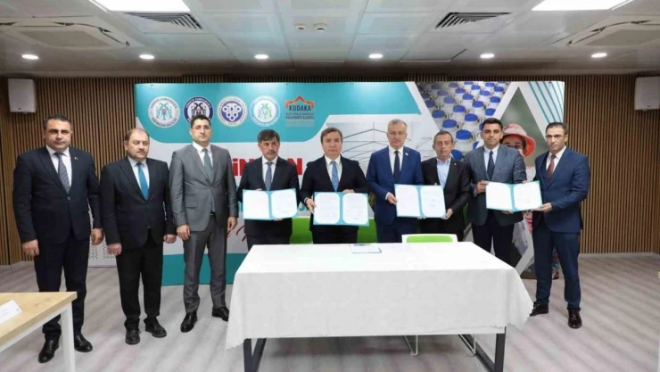 'Tulum Peyniri ve Toplu Sera Bölgesi' ile ilgili protokol imza töreni düzenlendi