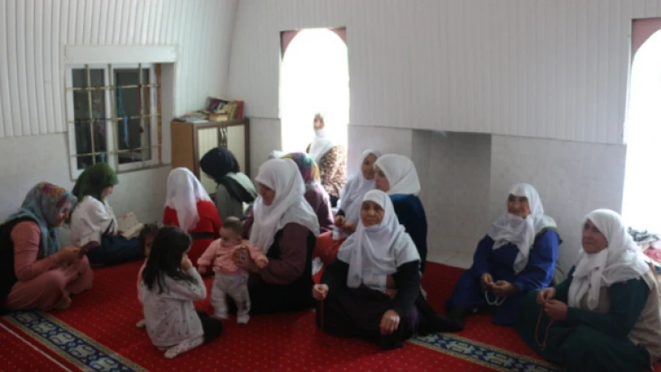 Tatvan'da Bapir-i Kal türbesi halktan yoğun ilgi görüyor