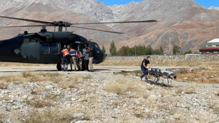 Askeri helikopterler hızır gibi yetişiyor