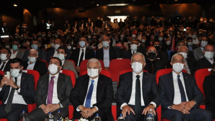 Binali Yıldırım Kars'ta partililerle bir araya geldi