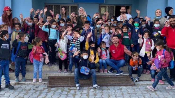 Genç eğitim gönüllüleri köy okullarında