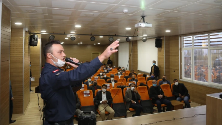 Okul servisi sürücülerine eğitim verildi