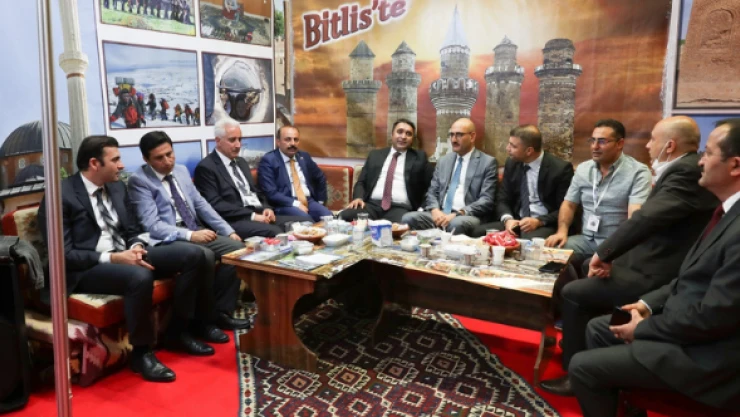 Yerli ve yabancı turizmciler Van'da buluştu