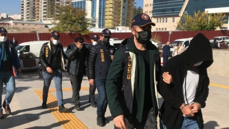 3 ilde kart kopyalama çetesine operasyon: 5 gözaltı