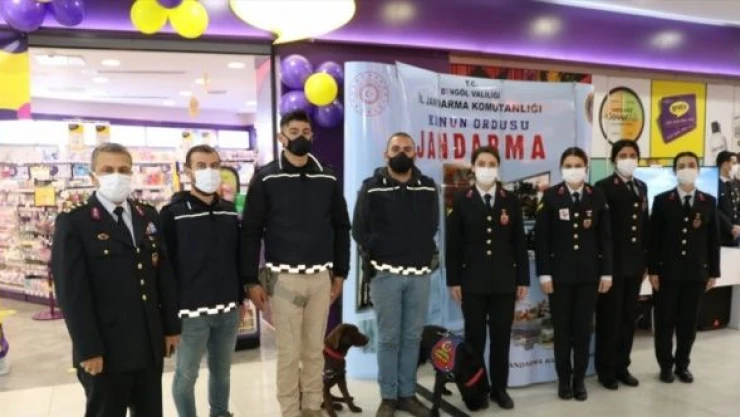 Bingöl'de maharetli kadınlar el emeği ürünleri sergiledi