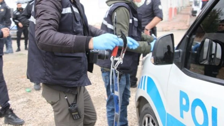 Elazığ'da iki aile birbirine girdi: silahlar havada uçuştu