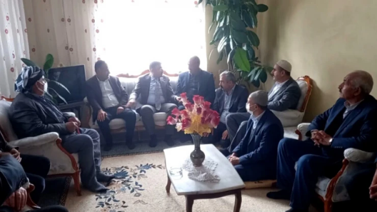 Kanaat Önderi Atlı iki husumetli aileyi barıştırdı