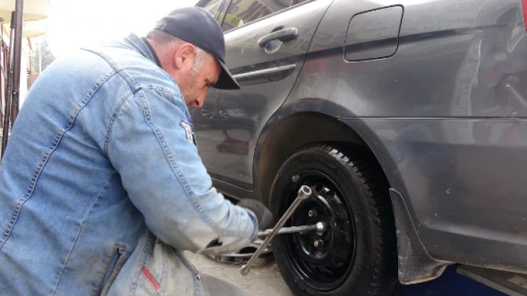 'Kışlık lastik takmak için 1 Aralık'ı beklemeyin'