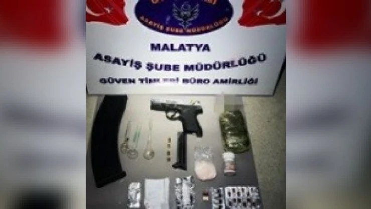 Şüpheyle durduruldu tabanca ele geçirildi