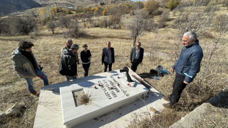 Van depreminde hayatını kaybeden gazeteci Cem Emir unutulmadı