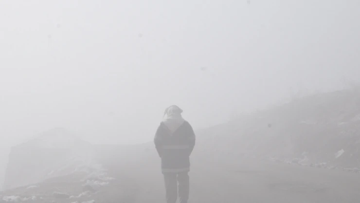 Yüksekova'ya sis çöktü !