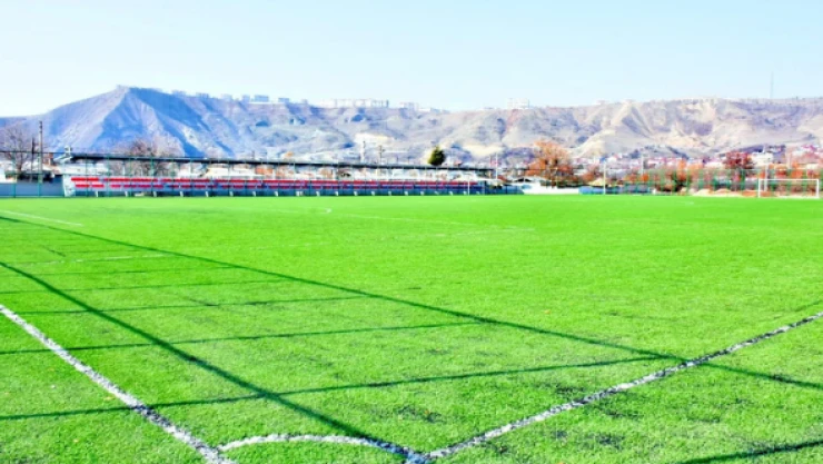 Elazığ'da ilçe sahalarını yenileme çalışmaları devam ediyor