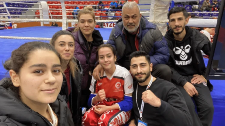 Elazığlı kick boksçular madalyalarla döndü