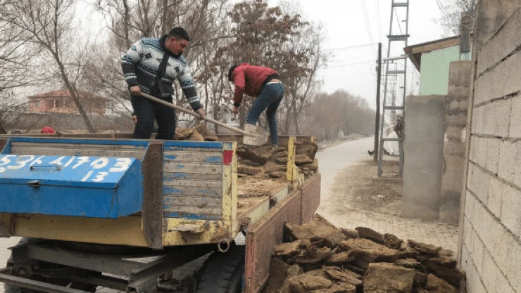 Isınmanın en ucuz yolu, tezek!