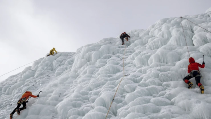 Palandöken'de buz dağına tırmanış devam ediyor