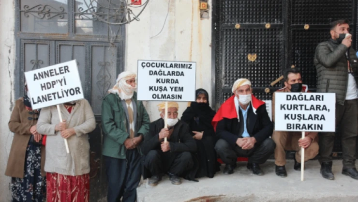 Hakkari'de evlat nöbetine 2 aile daha katıldı