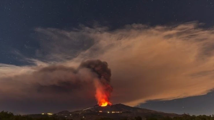 Etna Yanardağı  faaliyete geçti!