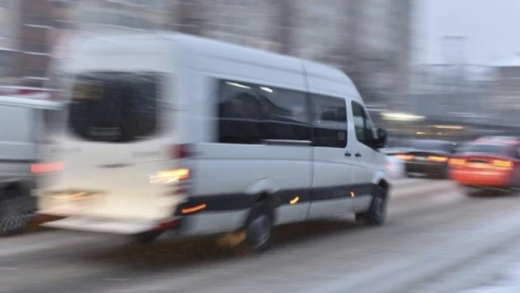 Az kalsın karın altında kalıyordu