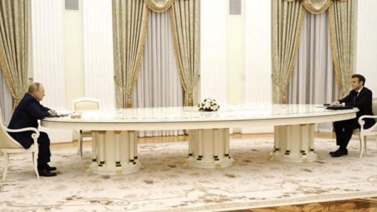 Rusya Devlet Başkanı Putin ile Fransa Cumhurbaşkanı Macron bir araya geldi