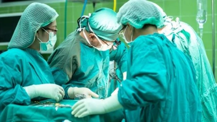 Tüp mide ameliyatı ile hafiflediler