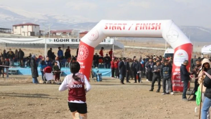 Iğdır'da Türkiye ÜNİLİG Kros Şampiyonası rüzgarı esti
