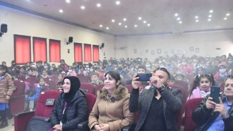 Başkan Acar öğrencilerle tiyatro etkinliğinde buluştu