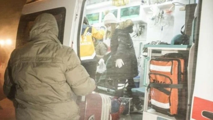 Hamile kadın için karda zorlu mücadele