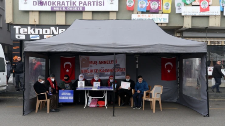 Muş'ta evlat nöbeti tutan ailelerin sayısı 28'e yükseldi!